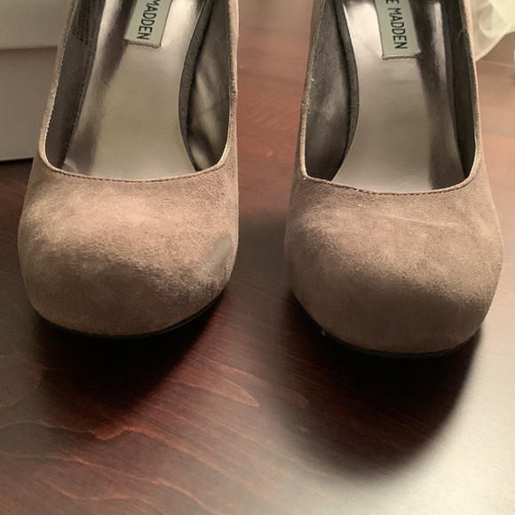 Steve Madden Platform Suede Gray Neutral Round Toe Heels - Size 8 - Picture 4 of 6